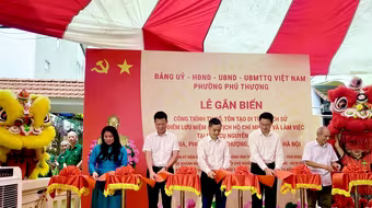Phường Phú Thượng gắn biển công trình chào mừng lễ kỷ niệm trọng đại của đất nước