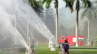 Xử lý tình huống cháy giả định tại khu du lịch Ao Vua