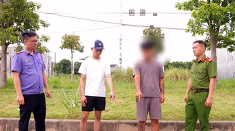 Dựng hiện trường vụ đối tượng dùng dao chém gây thương tích người đi đường