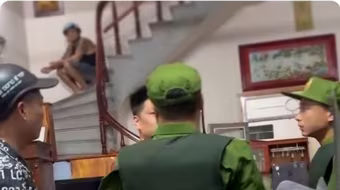 Khởi tố bị can đối tượng hành hạ, cấm con đẻ đến trường