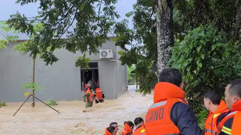 Lực lượng Công an nhân dân tập trung phòng, chống và khắc phục ảnh hưởng do mưa, lũ