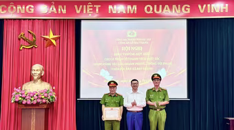 Khen thưởng đột xuất Công an xã Đại Thanh