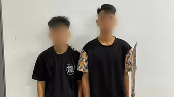 Xử phạt 2 trường hợp mang dao "phóng lợn" trên đường phố