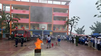 Tuyên truyền, hướng dẫn kỹ năng phòng cháy, thoát nạn cho học sinh, giáo viên