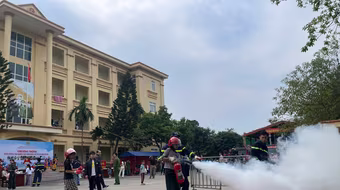 Tuyên truyền, trải nghiệm, thực hành chữa cháy, cứu nạn, cứu hộ cho công dân “nhí”