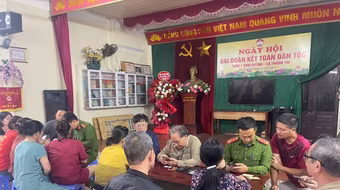 Công an xã Thanh Trì “chạy đua” tiến độ triển khai làm sạch dữ liệu giấy phép lái xe