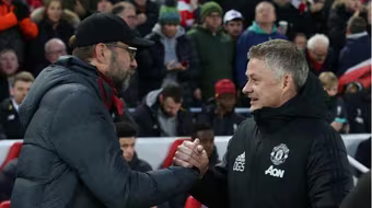 Muốn giải quyết khủng hoảng, Solskjaer cần phải học Klopp