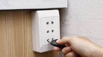 Cha phát hiện con trai bị điện giật tử vong trong đêm