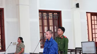 Nam thanh niên dùng kéo tấn công người trong họ tử vong