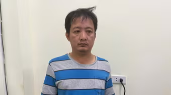 Tài xế tông thẳng vào cảnh sát giao thông bị tạm giữ hình sự