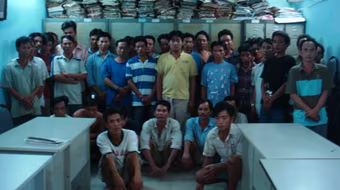 Phá trường gà của 3 cậu cháu