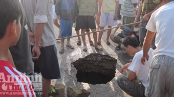  Xuất hiện sông ngầm trên đường quốc lộ