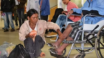 Sợ cưa chân, bệnh nhân “hai chân chết khô”... đòi trốn viện