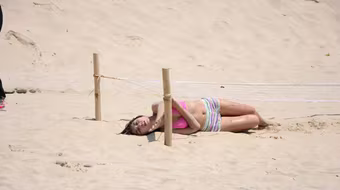 Thí sinh VJ Camp lăn lộn trên cát dưới cái nắng nóng bỏng