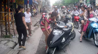 Truy đuổi tên cướp dây chuyền vàng