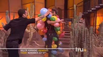 Vừa hát vừa đi qua xương rồng, nhận ngay đô la!