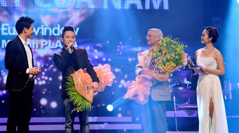 "Chiếc khăn Piêu" chiến thắng ngoạn mục, trở thành Bài hát của năm