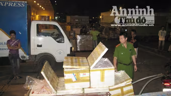 Bắt hơn 1 tấn chân gà và nội tạng động vật không rõ nguồn gốc