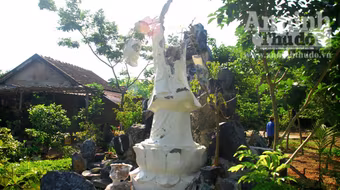 Nửa đêm xông vào nhà dân đập phá, dọa giết người