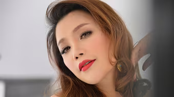 Hồ Quỳnh Hương bất ngờ quyến rũ trở lại