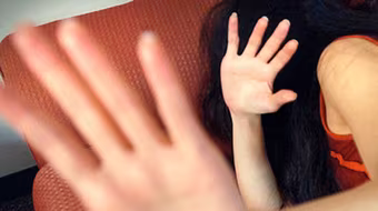 Thiếu nữ câm điếc bị nhóm bạn cùng cảnh ngộ hiếp dâm tập thể