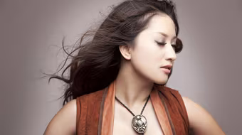 Khánh Thi "khoe" hình hoang dã đầy mê hoặc