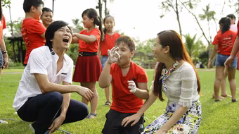 Vợ chồng Hồ Hoài Anh tung MV hot cùng thí sinh nhí