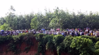 Cận cảnh chiếc xe bị cuốn trôi và công tác vớt thi thể nạn nhân