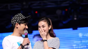 Trấn Thành bị fan "ép" giới thiệu bạn gái hotgirl