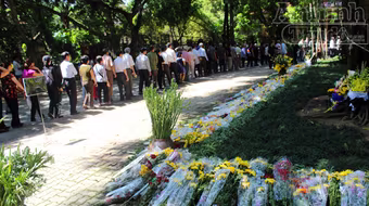 Gia đình Đại tướng quyết định không nghỉ trưa, đón khách đến viếng