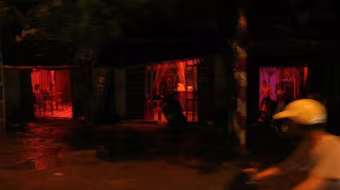 Phá ổ mại dâm núp bóng quán cà phê