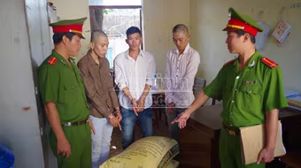 Bắt nhóm đối tượng chuyên trộm cắp cà phê