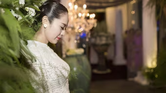 Thanh Thuý tinh khôi trong tà áo dài trắng