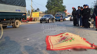 Gặp TNGT, mẹ chết để lại 2 con nhỏ bơ vơ