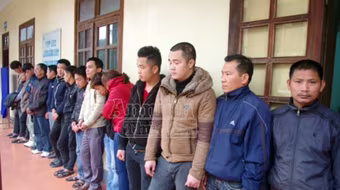 Bắt quả tang 20 con bạc đang sát phạt nhau bằng hình thức xóc đĩa