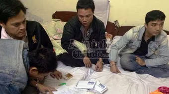 Bắt 4 tài xế đánh bạc ngay tại bến xe khách