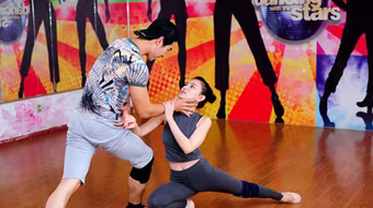 Thu Thủy rủ "tình cũ" lên sân khấu xả "stress"