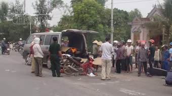 Đang chạy, xe container bất ngờ bị văng bánh khiến hai mẹ con chết thảm