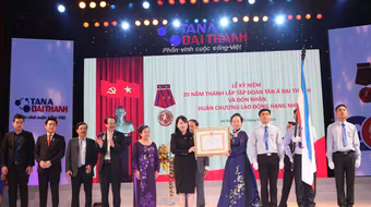 Tập đoàn Tân Á Đại Thành đón nhận Huân chương lao động hạng Nhì
