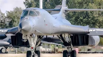 [ẢNH] Mỹ quyết đuổi kịp Nga bằng siêu vũ khí mới cho oanh tạc cơ B-1B Lancer