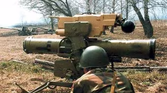 Ly khai miền Đông lập 'hàng rào' tên lửa chống tăng phục kích thiết giáp Ukraine