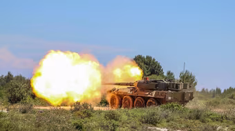 Lính dù Ukraine bất ngờ tung xe tăng bánh lốp Centauro vào trận chiến