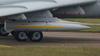 Trung Quốc giới thiệu tên lửa siêu thanh với tính năng 'như phim viễn tưởng'