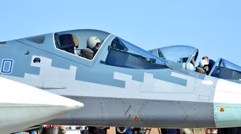 Nga nhận hàng loạt tiêm kích Su-57 và Su-35S giữa tình hình nóng