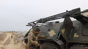 Thiết giáp chở quân BTR-60D độc đáo của Ukraine tham chiến