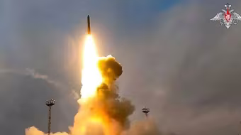 Chuyên gia: Tên lửa siêu thanh Oreshnik giúp Nga tung đòn đáp trả mạnh mẽ nhất