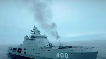 Tàu phá băng chiến đấu Ivan Papanin thể hiện sức mạnh trên Biển Barents