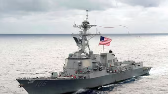 Khu trục hạm USS Stockdale Mỹ cản đường tàu dầu Nga đến Venezuela