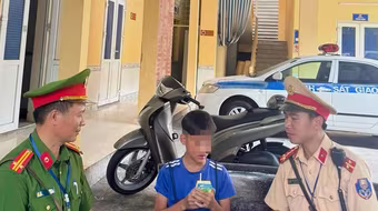 Hỗ trợ cháu bé đi lạc từ Bắc Ninh lên Hà Nội trở về gia đình