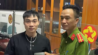 Công an phường Ngọc Hà trả lại ví cho người đánh rơi